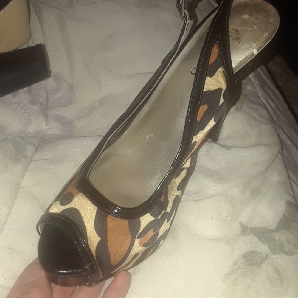 Guess leapord print high heel